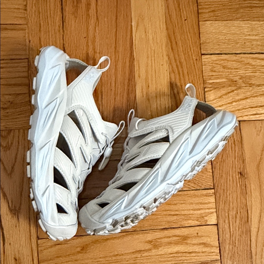Hola hiking sneakers